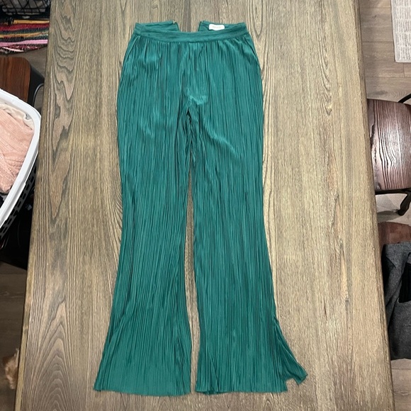 Meshki Womens Flare Pants Crinkle Pleated Slit Hem Pull-On Stretch Green Size XS - Picture 1 of 9